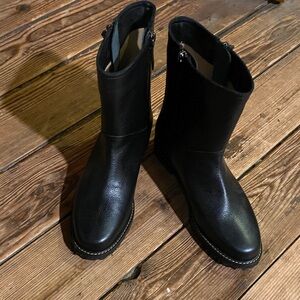 Italeau Black Leather Ankle Boots
